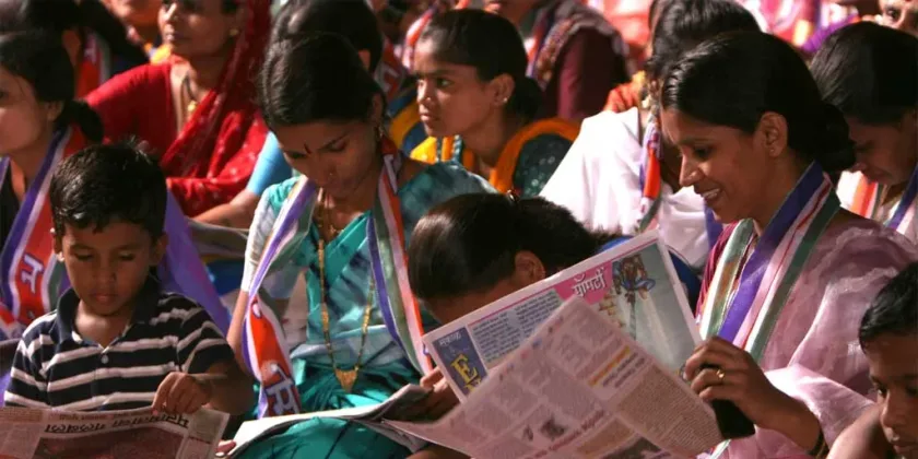 India - Women reading newspapers