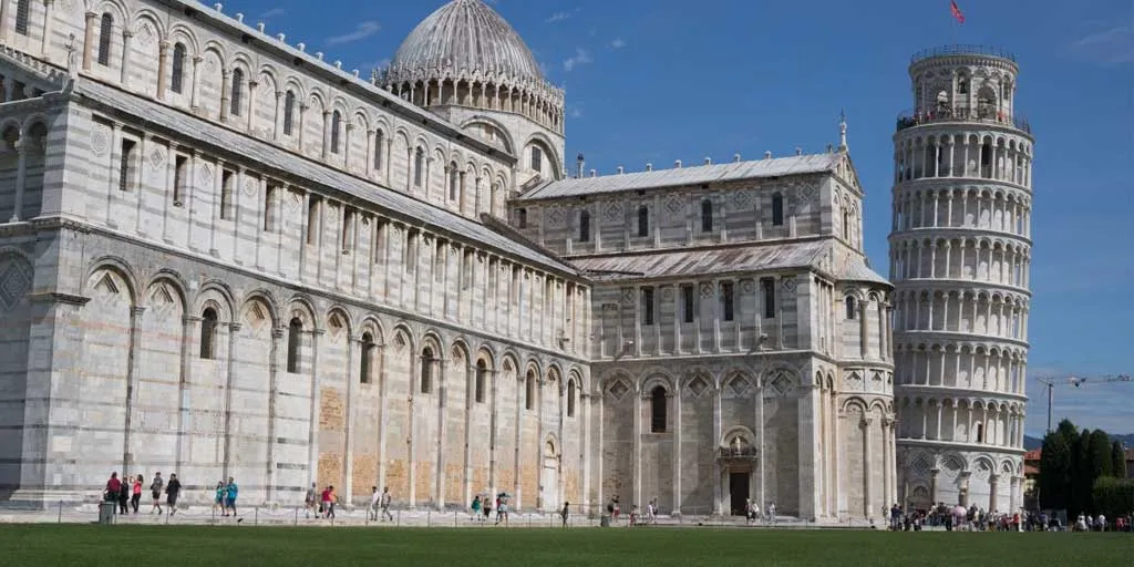 lutande tornet i Pisa