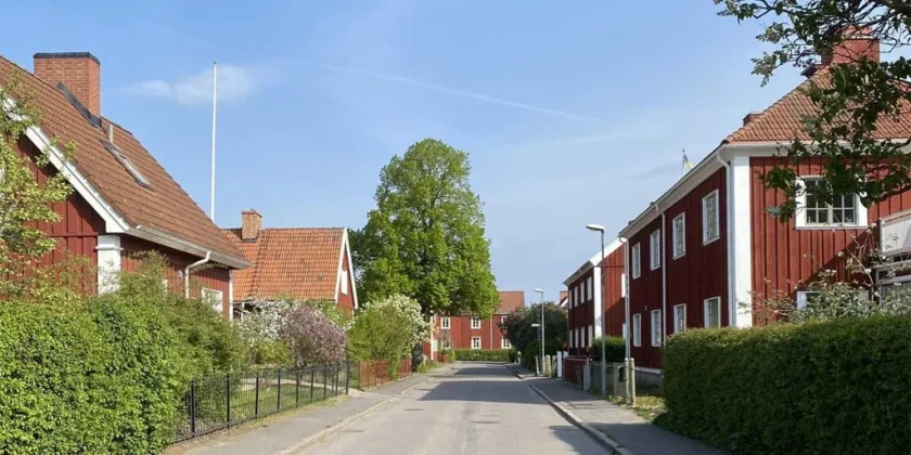 I vilken tätort ligger stadsdelen Röda stan?